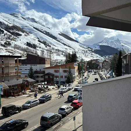 With Mountain View Balcony Apartment Les Deux Alpes