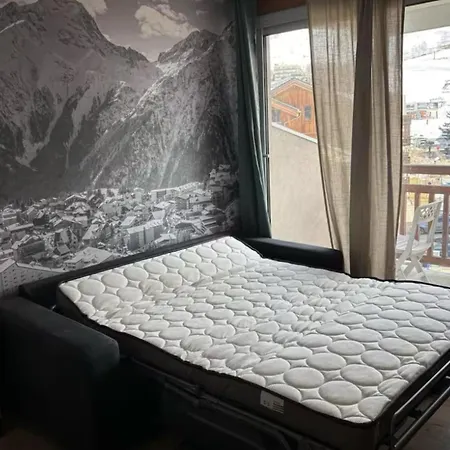 With Mountain View Balcony Apartment