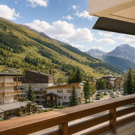 With Mountain View Balcony Apartmán