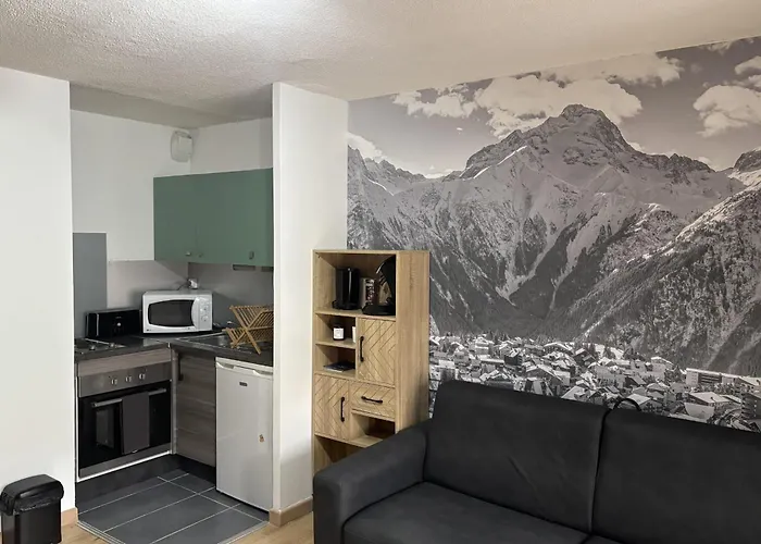 With Mountain View Balcony Daire Les Deux Alpes